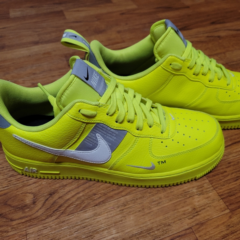 Air Force 1 '07 LV8 Overbranding - Size 10.5
